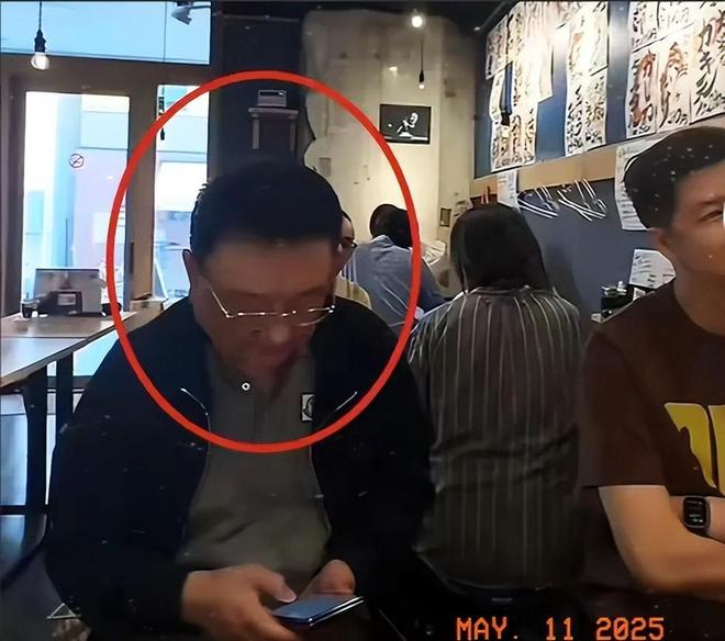 术曝光脸色发黑引发担忧金龟子美容很享受九游会·j9网站61岁王宁日本换血手(图7)